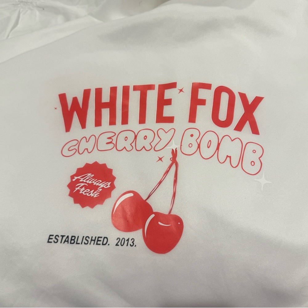 Copy💥 WHITE FOX OVERSIZED cherry bomb Sweatshirt women’s size XL
